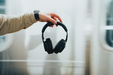 Logotrade Geschäftsgeschenke das Foto: Irvine RCS recycelter & reparierbarer Wireless-ANC Kopfhörer