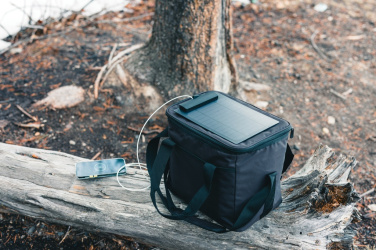 Logotrade Firmengeschenke das Foto: Pedro AWARE™ RPET Deluxe Kühltasche mit 5W Solar Panel