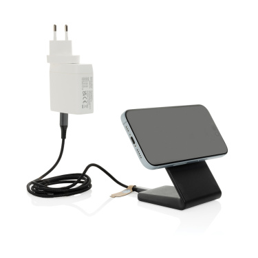 Logotrade Geschäftsgeschenke das Foto: VoltPerch 15W magnetischer Wireless Charger aus RCS rec. ABS