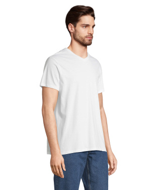 Logotrade werbemittel das Foto: REGENT V  V-NECK T-SHIRT