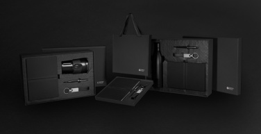 Logotrade Firmengeschenke das Foto: Swiss Peak RCS Deluxe Business-Set mit Flasche