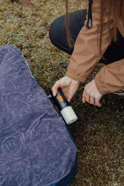 Logotrade Firmengeschenke das Foto: Nordic Drift Titan 2-in-1-Luftpumpe und Campinglampe