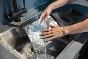 Logo trade corporate gifts picture of: Snackstrap AWARE™ RPET foldable lunchbag 30x20CM