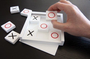 Logo trade firmakingi pilt: Deluxe Tic Tac Toe mäng