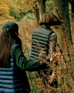 Logo trade firmakingid foto: Iqoniq Meru naiste taaskasutatud polüestrist vest