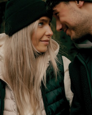 Logo trade meened foto: Iqoniq Meru naiste taaskasutatud polüestrist vest