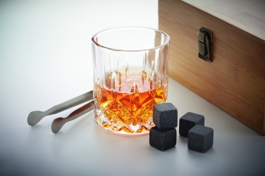 Logotrade meene foto: Viskiklaaside komplekt puidust karbis