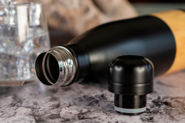 Logotrade reklaamkingi foto: Roostevabast terasest pudel KOBE 750 ml