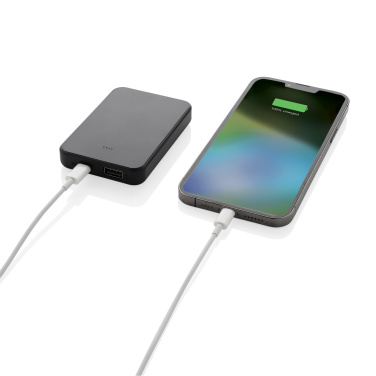 Logotrade firmakingid pilt: Boostcore RCS taaskasutatud plastist akupank 5000 mAh USB C-ga