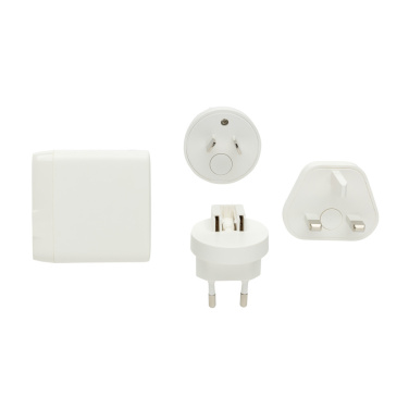 Logotrade reklaamkingi foto: TravelCharge Pro RCS plastikust reisilaadija USB C-ga