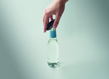 Logotrade mainoslahjat ja liikelahjat tuotekuva: Puhelinpidike ja pullonavaaja