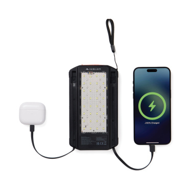 Logotrade liikelahjat mainoslahjat tuotekuva: Nordic Drift Titan 10 000 mAh aurinkovirtapankki, 3 paneelia
