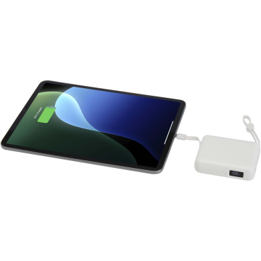 Logotrade verslo dovanos nuotrauka: „Acrux“ 10 000 mAh 35 W planšetinio kompiuterio išorinė baterija su integruotu C tipo laidu – pagaminta iš perdirbto plastiko