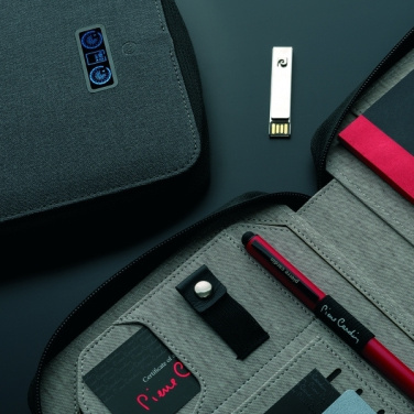 Logotrade logo dāvanas foto: Mape A5 un strāvas banka 4000 mAh SORBONNE Pierre Cardin