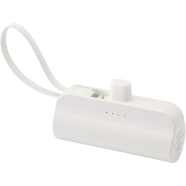 Logotrade korporatīvās dāvanas foto: Alnair 5000 mAh 10W pārstrādātas plastmasas C tipa pārnēsājamais akumulators ar iebūvētu atlokāmu statīvu un 2-in-1 kabeli