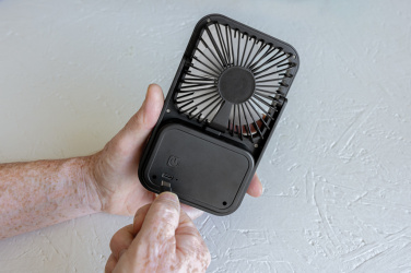 Logotrade Ideja dāvanas foto: Aervina RCS pārstrādātas plastmasas uzlādējams galda ventilators