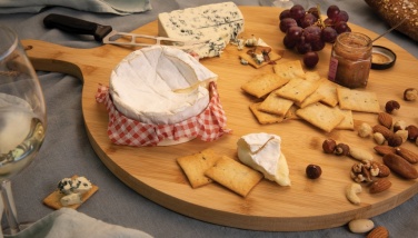 Логотрейд pекламные продукты картинка: Круглая сервировочная доска из бамбука Ukiyo