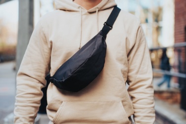 Логотрейд pекламные продукты картинка: Сумка-слинг Crescent AWARE™ RPET в форме полумесяца