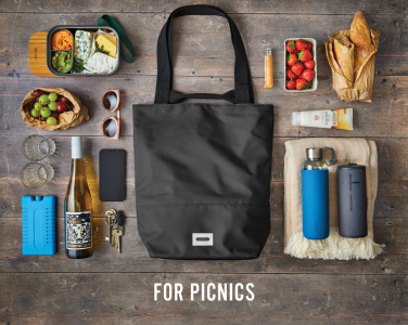 Логотрейд pекламные продукты картинка: Черная термосумка-тоут/холодильник Blum 16 л