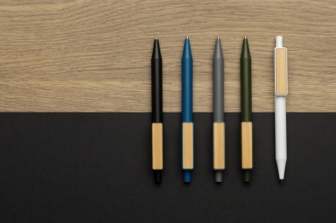 Logotrade profilreklam bild: Penna i GRS återvunnen ABS m. bambuclips