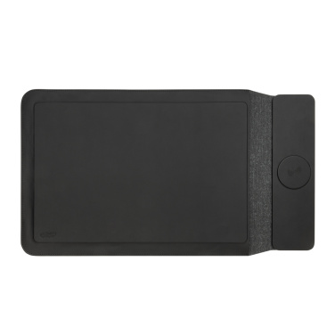 Logotrade profilprodukter bild: Swiss Peak 15W magnetiskt laddningsfodral för laptop 14-15,6