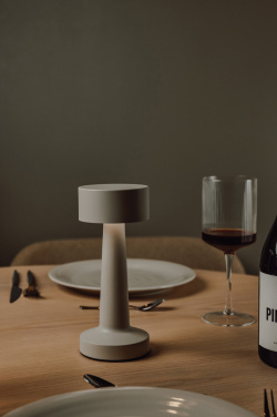 Logotrade reklamprodukter bild: VINGA Maris RCS återvunnen plast bordslampa