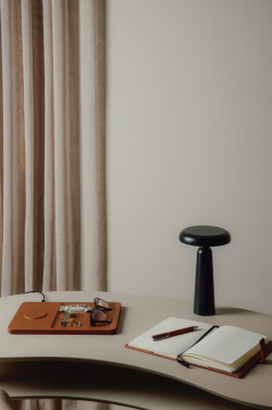 Logotrade presentreklam bild: VINGA Avery RCS bordslampa
